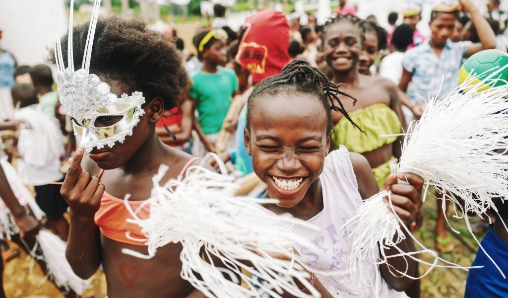 Children celebrating carnival in Príncipe