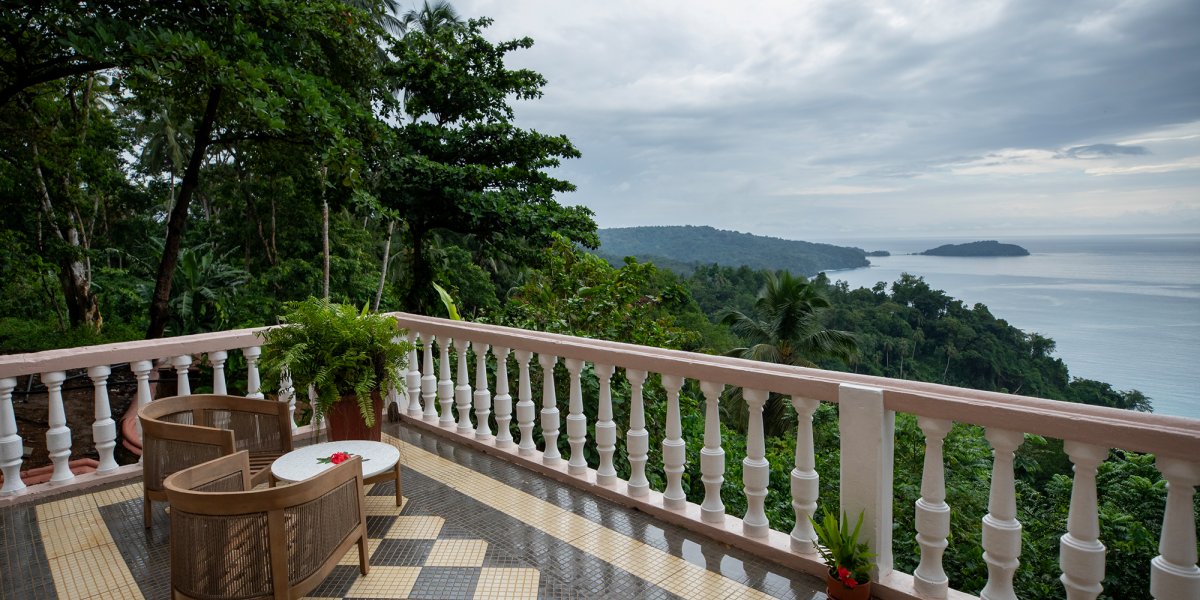 Belo Monte balustrade terrace overlooking the rainforest and ocean on Príncipe Island